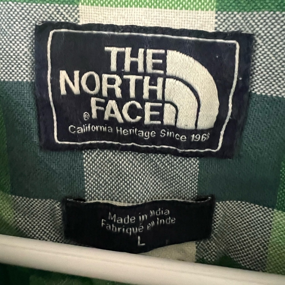 The North Face Men’s Large Plaid Short Sleeve Button Up Shirt - Picture 3 of 6